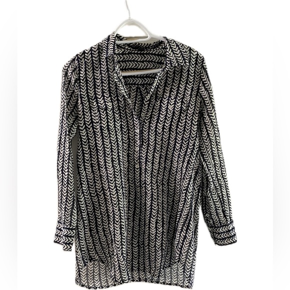 J Crew Top size XS Black White Chevron Print Pocket 1/2 Button Up Roll Sleeves - Picture 2 of 5